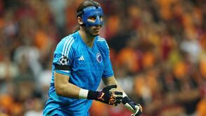 «Merecíamos os 3 pontos daquele buraco de merda»: guardião do Copenhaga critica estádio do Galatasaray e... arrepende-se