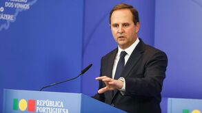 Ministro das Finanças diz que salário mínimo não pagará IRS em 2024