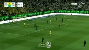 Recebeu e atirou uma bomba: Talisca bisou desta forma diante do Al Ahli