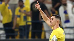 'Entortou' adversário e faturou de pé esquerdo: o bis de Cristiano Ronaldo diante do Al Ahli