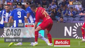 A falta sobre Wendell que valeu cartão amarelo a Martim Neto