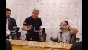 Luís Castro irrita-se e deixa conferência de imprensa: «Nunca mais me pare a meio de uma resposta»