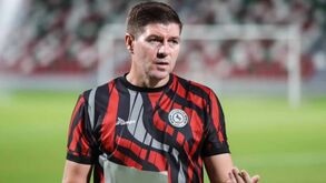 «Vão receber medalhas manchadas de sangue»: irmão de homem executado na Arábia Saudita escreve a Steven Gerrard