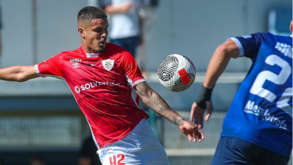Santa Clara impõe lei do mais forte na Taça mas só com Ribeirão reduzido a 10