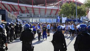 Bilhetes disponibilizados pelo FC Porto para o clássico na Luz estão esgotados
