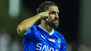 O grande golo de Rúben Neves que deu a vitória ao Al Hilal: médio volta a mostrar a sua especialidade