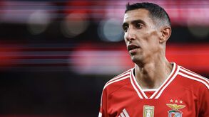 Di María à frente de Neres para o clássico