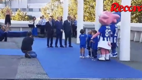 O momento do hastear da bandeira do FC Porto em dia de aniversário
