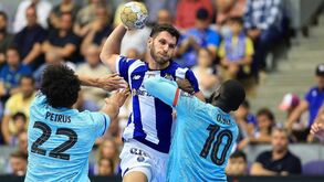 Liga dos Campeões: FC Porto perde em casa com o Barcelona