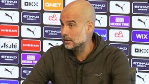 Guardiola elogia Pedro Neto e reage com ironia aos 'jogos fáceis': «Sim, sim acontece»