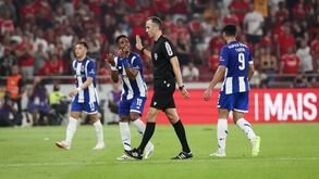 FC Porto visa arbitragem após derrota na Luz: «O cenário até poderia ter sido pior...»