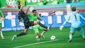 Wolfsburgo de Tiago Tomás vence Eintracht Frankfurt de Aurélio Buta