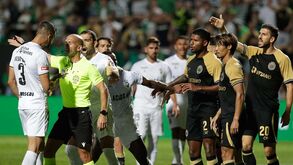 Houve penálti sobre Edwards; Hjulmand devia ter sido expulso? Os casos do Farense-Sporting
