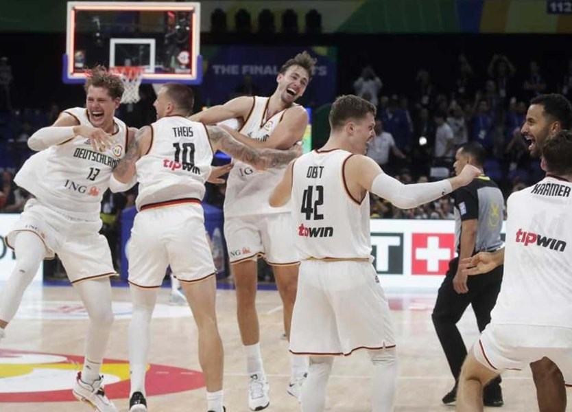Itália festeja vaga olímpica no basquete após bater a Sérvia