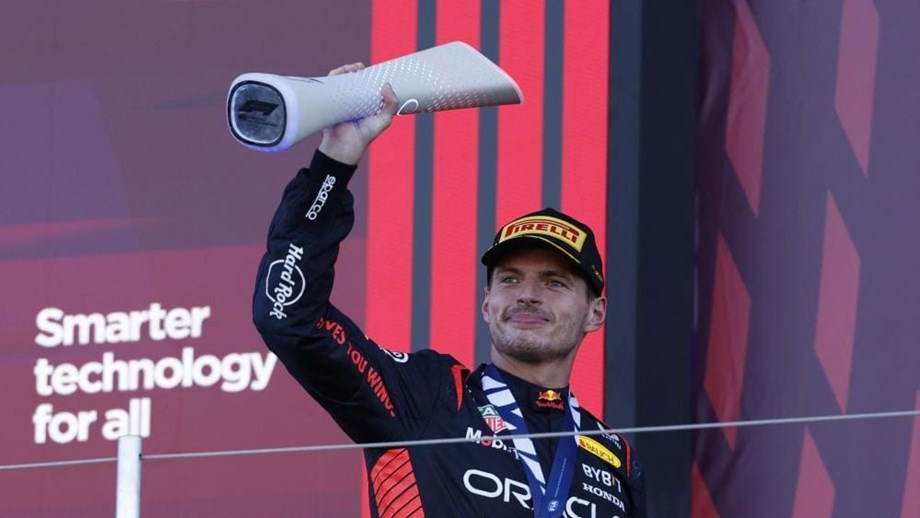 Verstappen domina GP Japão e Red Bull conquista campeonato de construtores