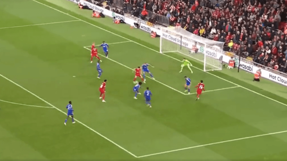 O grande golo de calcanhar de Diogo Jota no Liverpool-Leicester