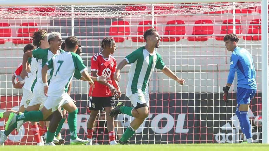 Benfica travado no Seixal pelo V. Setúbal