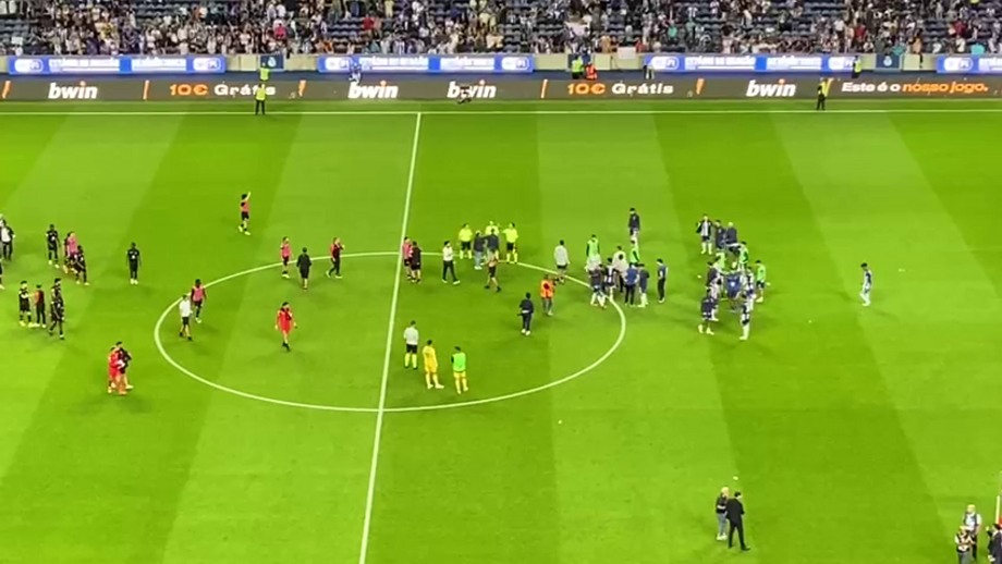 Imagens após o apito final no Dragão