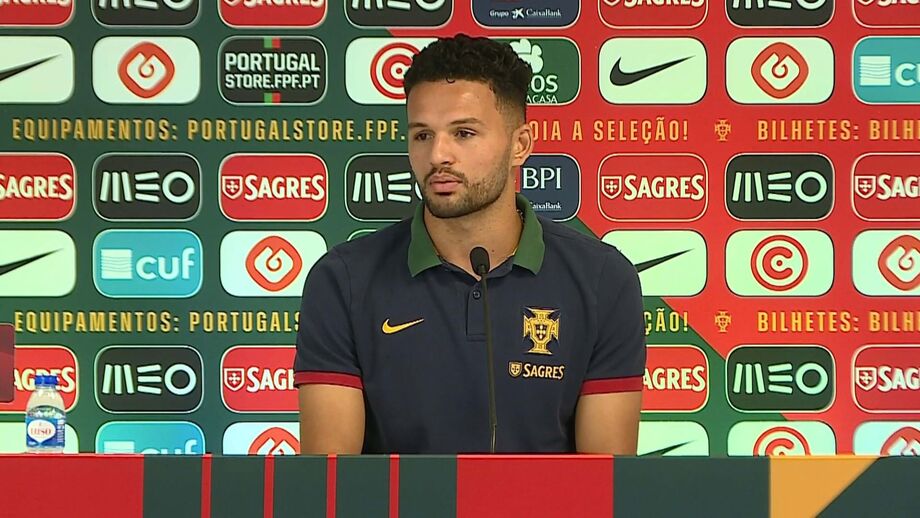 Avançado destaca papel do capitão, que deixou o estágio por estar suspenso para jogo com Luxemburgo