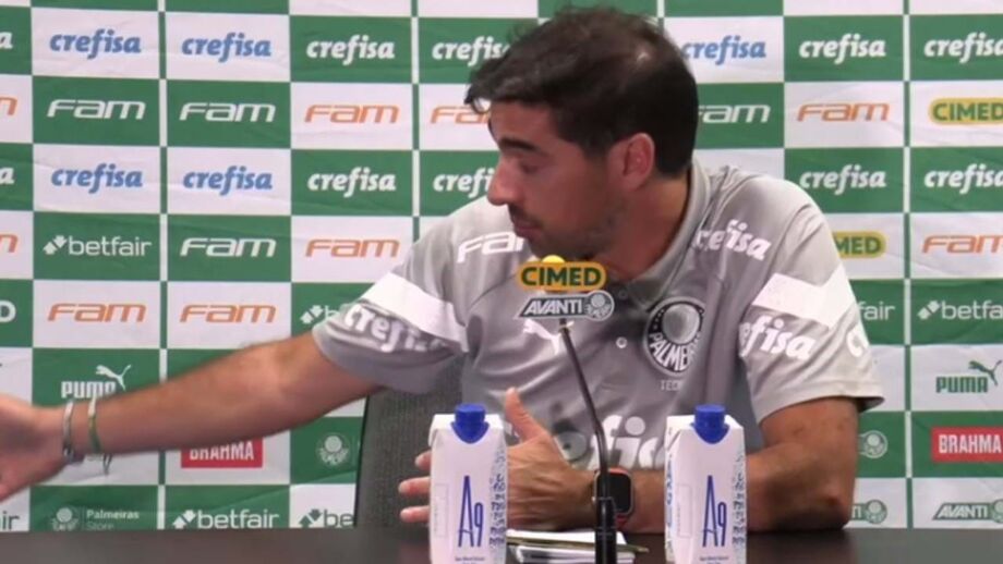 Treinador do Palmeiras saiu do campo antes do final do jogo com o Grémio, que o Verdão perdeu
