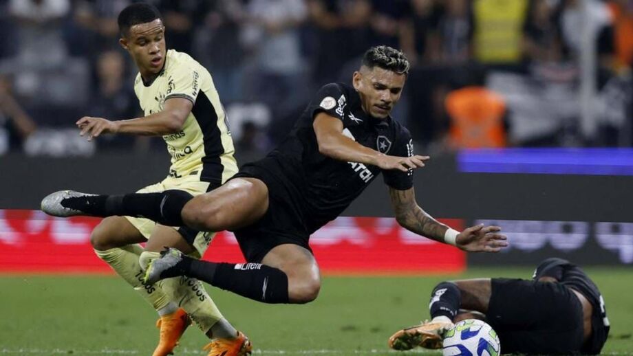 Botafogo perdeu na visita ao Corinthians
