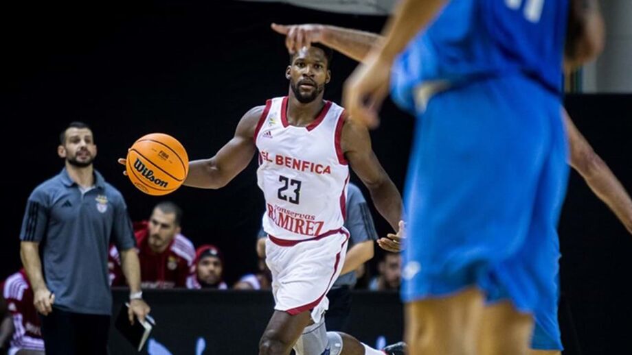 Toney Douglas brilhou com  19 pontos na Turquia