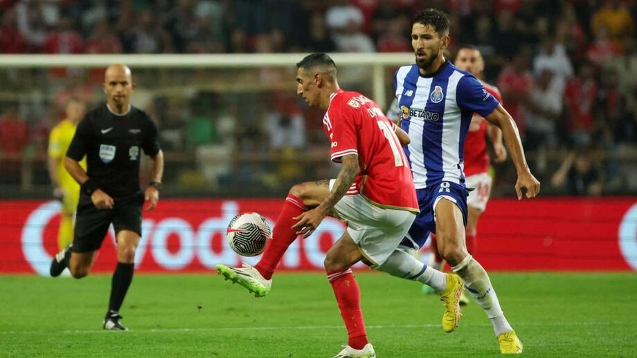 Confira as alterações nos onzes das duas equipas em relação ao jogo de agosto