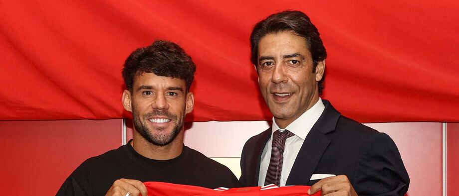Bernat fecha esquerda do Benfica