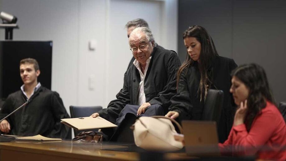 Francisco Teixeira Mota, advogado de Rui Pinto, à chegada para a leitura do acórdão