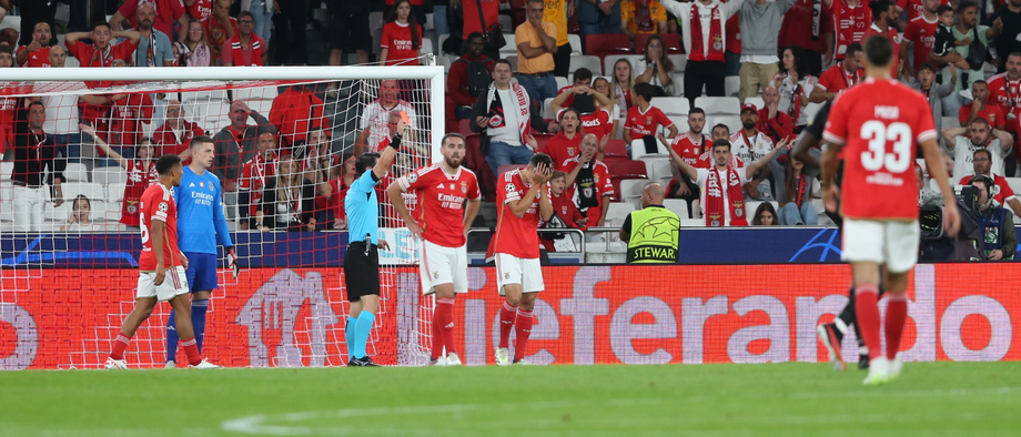 A crónica do Benfica-Salzburgo, 0-2: Tempestade perfeita em defesa Trubinada