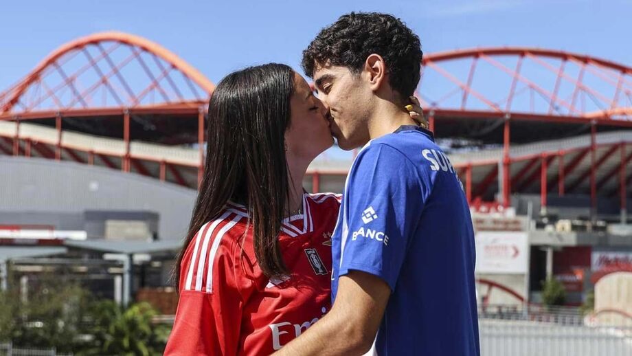 Dois jovens rivais unidos pelo amor