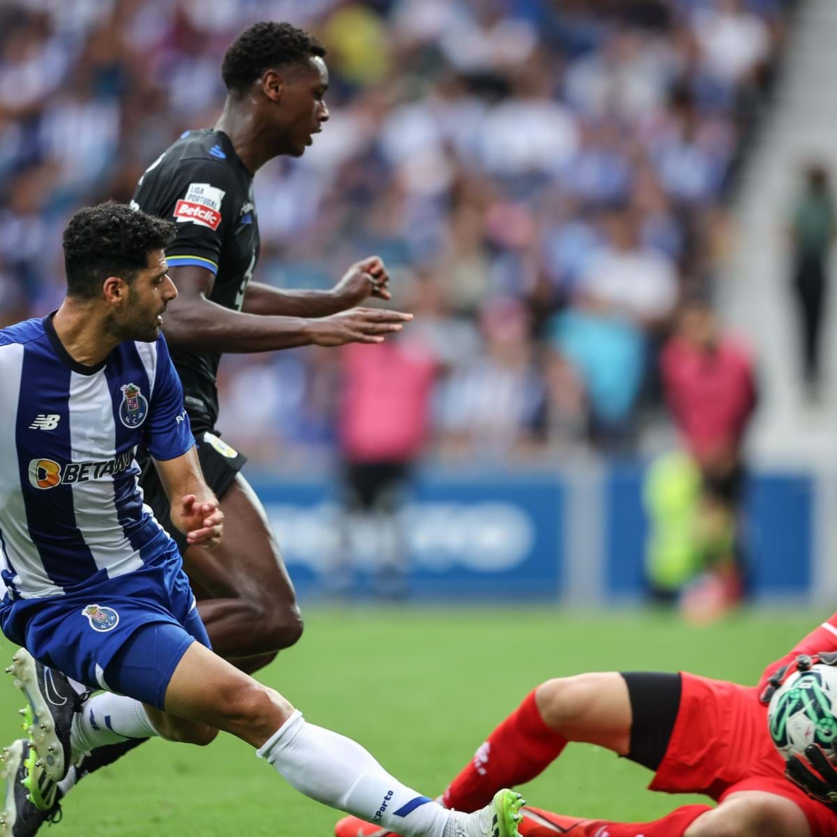 Académica-FC Porto B, 1-1: Estudantes voltam empatar e complicam luta pela  subida de divisão - Futebol - Jornal Record