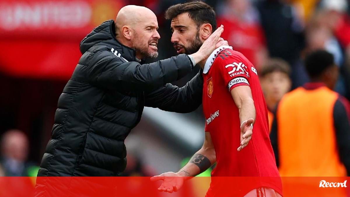 Paragem cardíaca. Jogador do Luton colapsa em campo e jogo foi