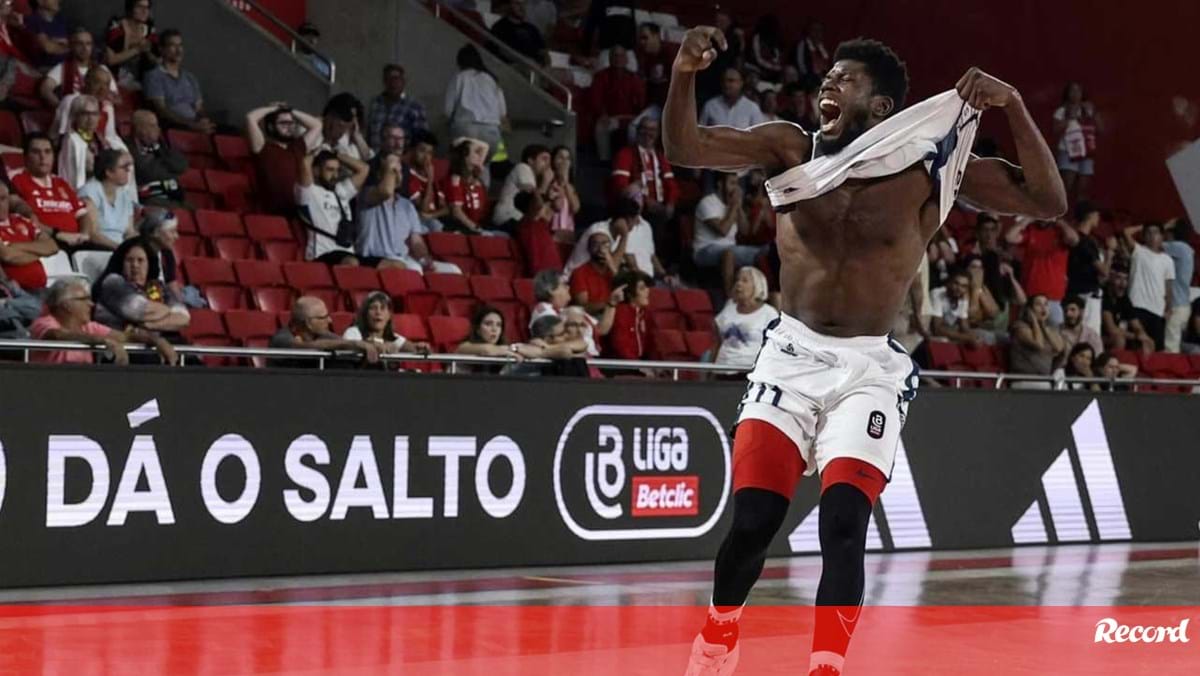 Surpresa Na Luz: Oliveirense Vence Benfica Com Cesto No último Segundo ...