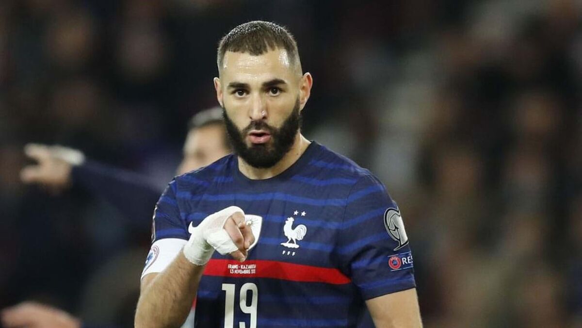 Karim Benzema é eleito o melhor jogador do mundo - Grupo A Hora