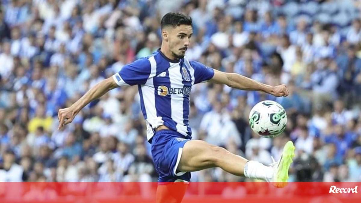 Besiktas afasta cinco jogadores por más exibições e incompatibilidade:  ex-Sporting e FC Porto na lista - Internacional - Jornal Record