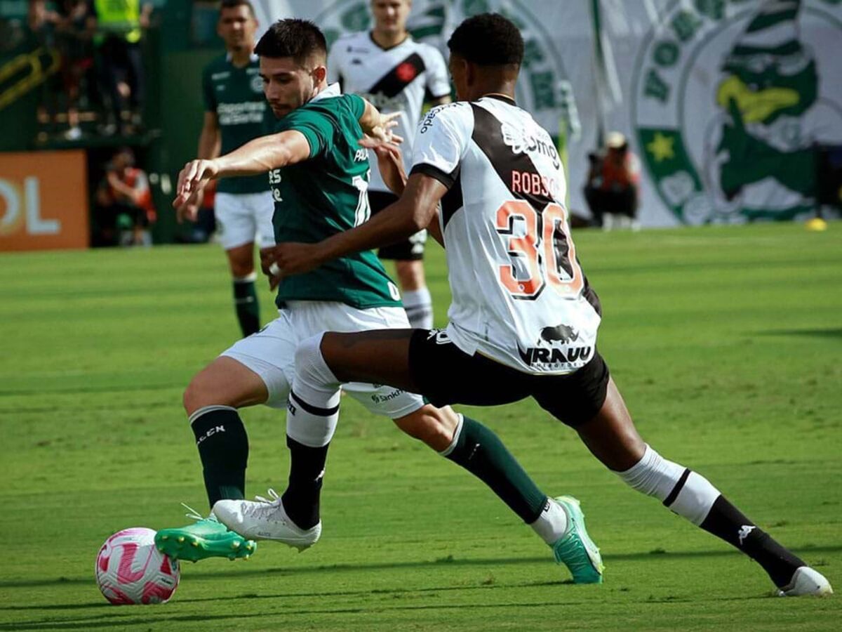 Em jogo com três expulsões, Goiás e Internacional empatam sem gols