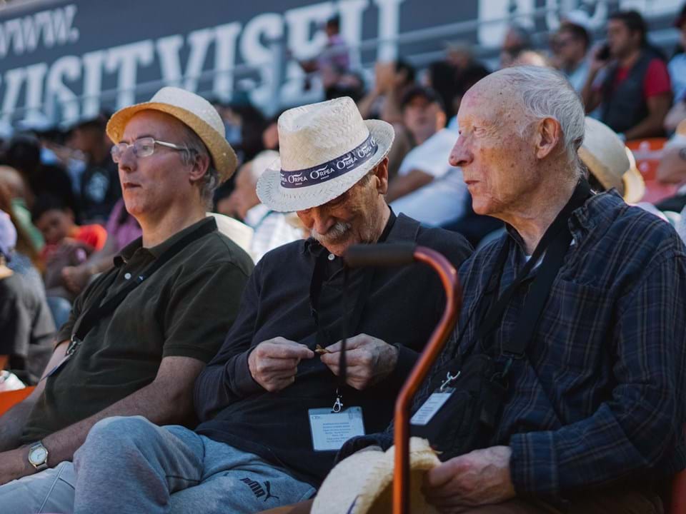 Centena De Idosos De Lares De Viseu Apoiaram Ac. Viseu No Estádio Do ...