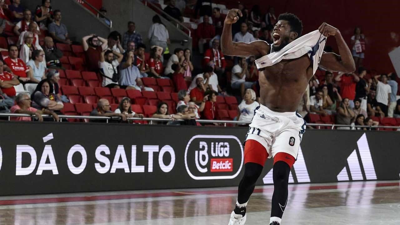 OVARENSE VENCE U. OLIVEIRENSE E MARCA ENCONTRO COM O BENFICA NAS  MEIAS-FINAIS DA LIGA BETCLIC DE BASQUETEBOL - TV Guadiana