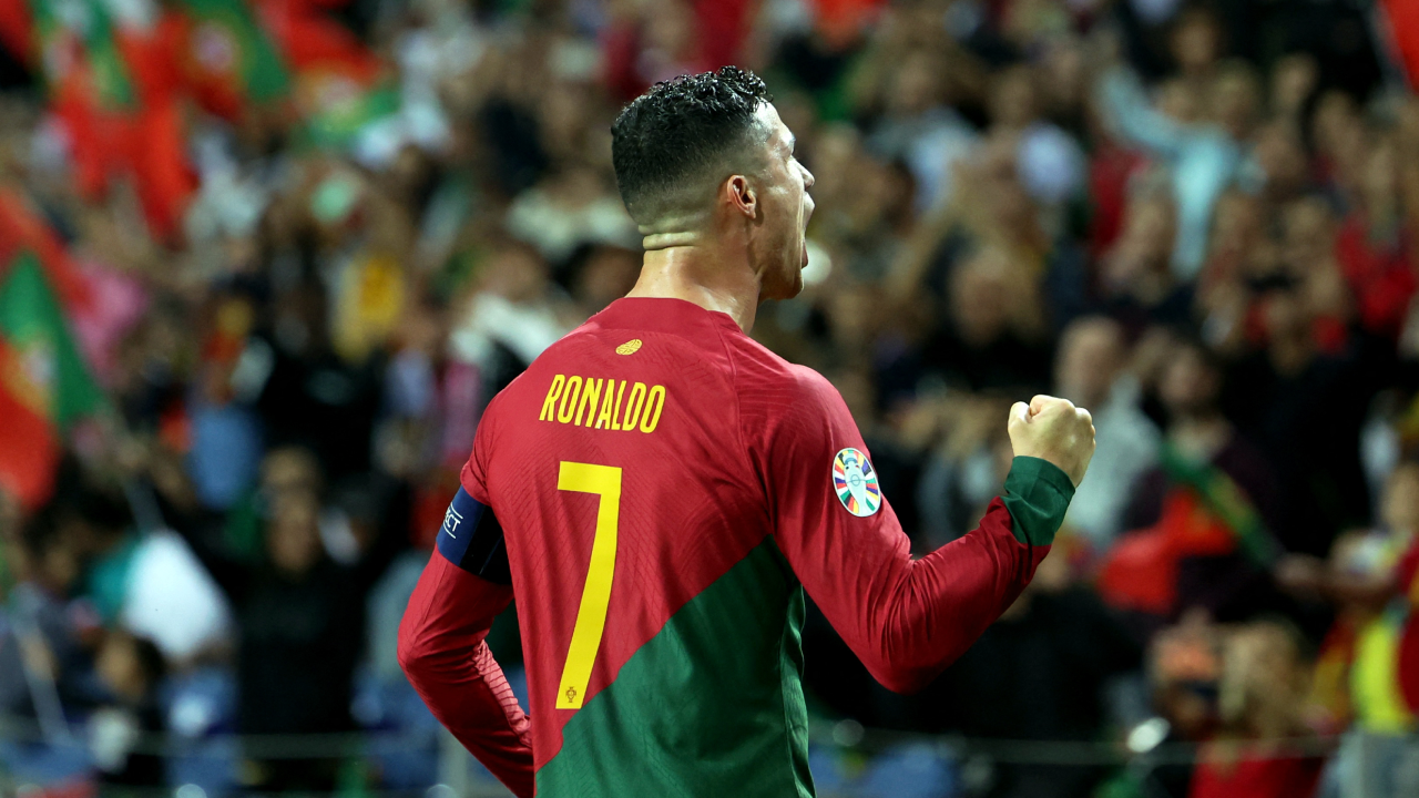 Liderado por Cristiano Ronaldo, Portugal vence Eslováquia e garante vaga na  Euro 2024 - Folha PE