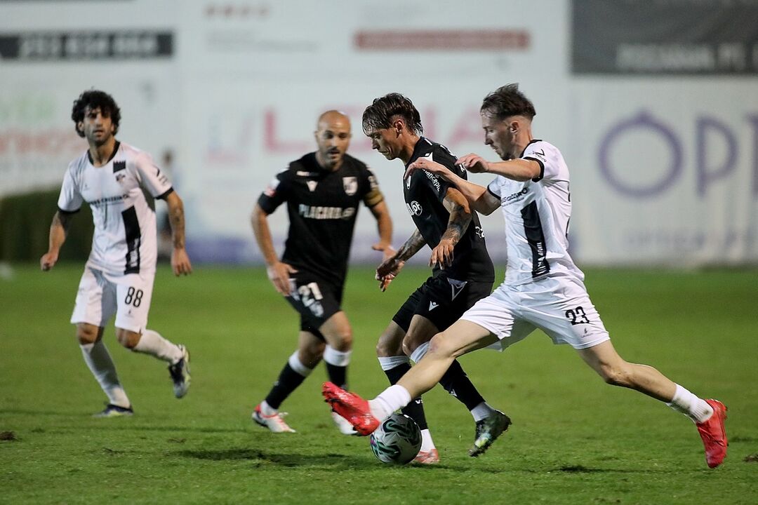 /fotosgeral/Fotos/2-49072063#99c45511fc85ee477fb97f93ae970b8d (19298180) (Milenium)