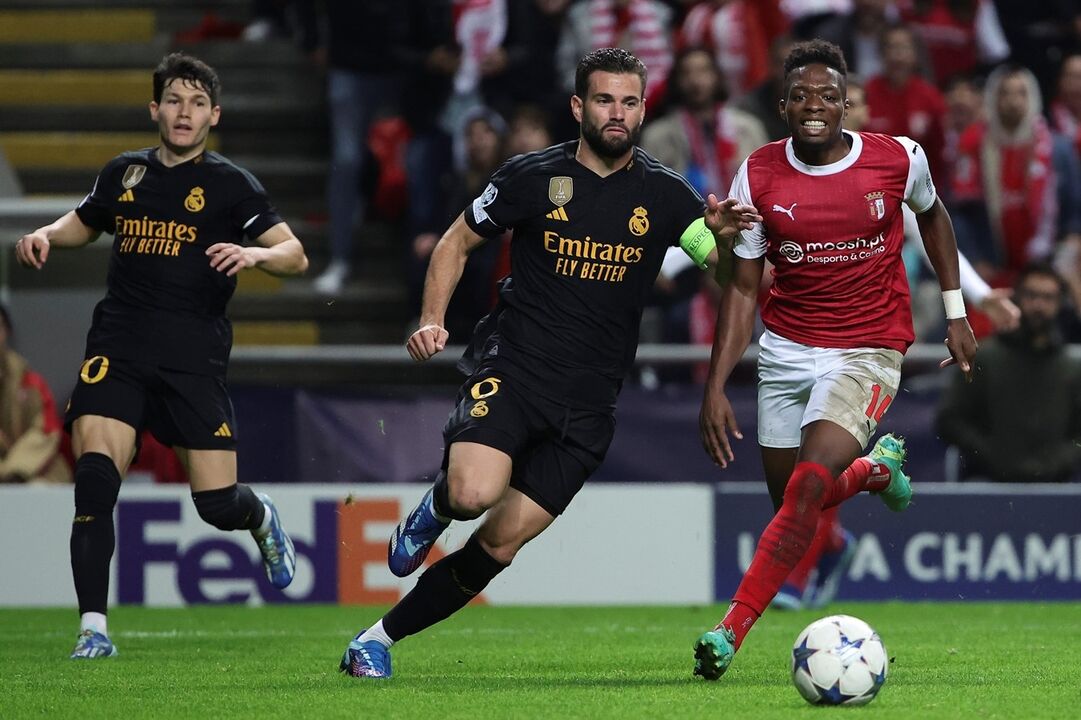 /fotosgeral/Fotos/2-49208334#ad061b7c9ecd6e8ce0b1d8bb8b0e2c8a (19422158) (Milenium)