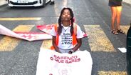 Ativistas bloqueiam rua de São Bento em Lisboa. Há três detidos 