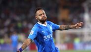 3. Neymar Jr. (Al Hilal, Arábia Saudita) - Ganhos em campo: 76 milhões de euros; Ganhos fora de campo: 30 milhões de euros. Total: 106 milhões de euros.