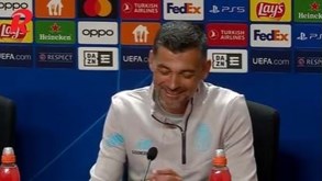 Sérgio Conceição vai cumprimentar João Félix? O sorriso do treinador do FC Porto após a pergunta