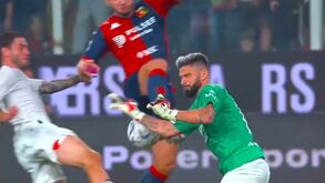 Insólito: Giroud acabou o Génova-Milan à baliza e brilhou com uma grande defesa... aos 90'+14