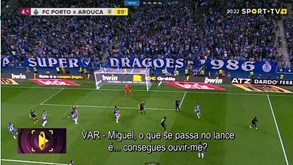 «Vamos ficar sem imagem ou como é?»: a conversa entre árbitro e VAR sobre Taremi no FC Porto-Arouca, frame a frame