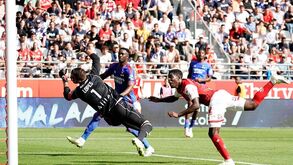 Lyon perde em Reims e é último classificado da Ligue 1