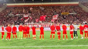 Friburgo vence Augsburgo e sobe ao oitavo lugar na Bundesliga