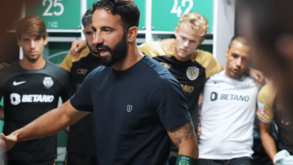Sporting mostra bastidores na vitória em Faro: do pormenor na palestra à bandeira da Suécia no meio da claque